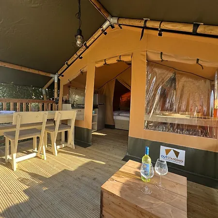 キャンプ場 Estivo Safari Tents On Cisano San Vito