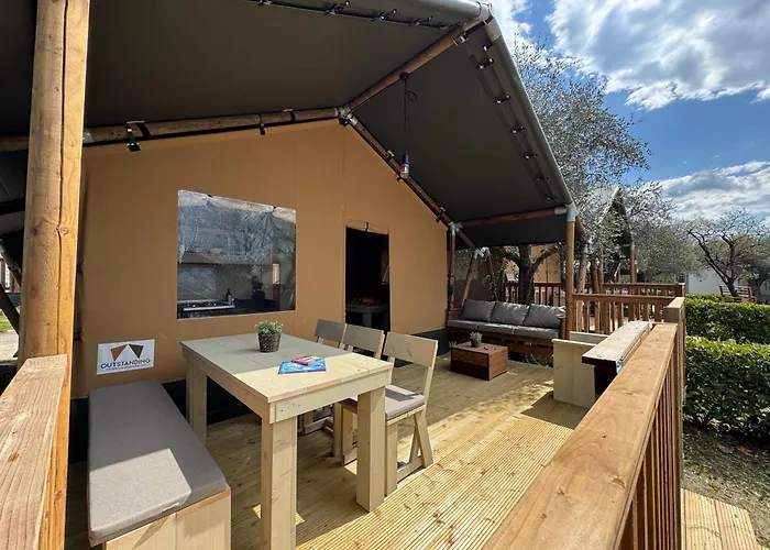 Estivo Safari Tents On Cisano San Vito مكان تخييم