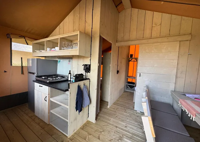 Estivo Safari Tents On Cisano San Vito مكان تخييم