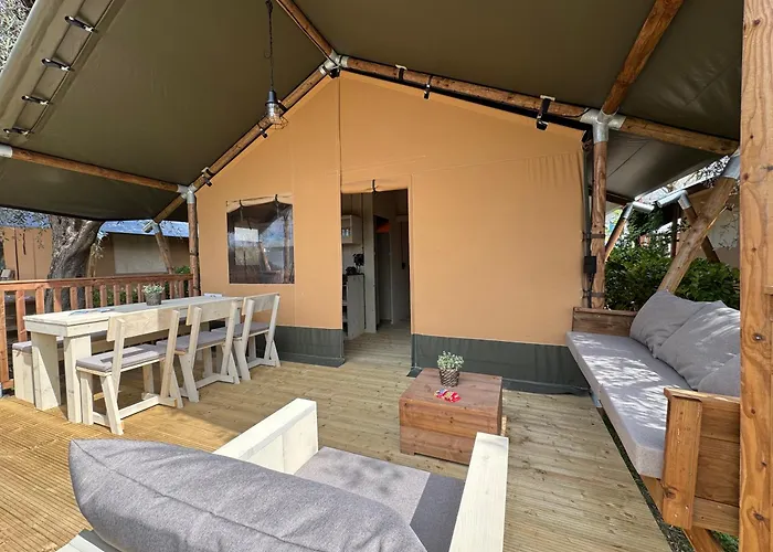Estivo Safari Tents On Cisano San Vito مكان تخييم *